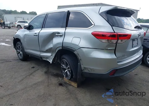 2019 Toyota Highlander Le z USA, uszkodzony, nr VIN 5TDZZRFH6KS367645